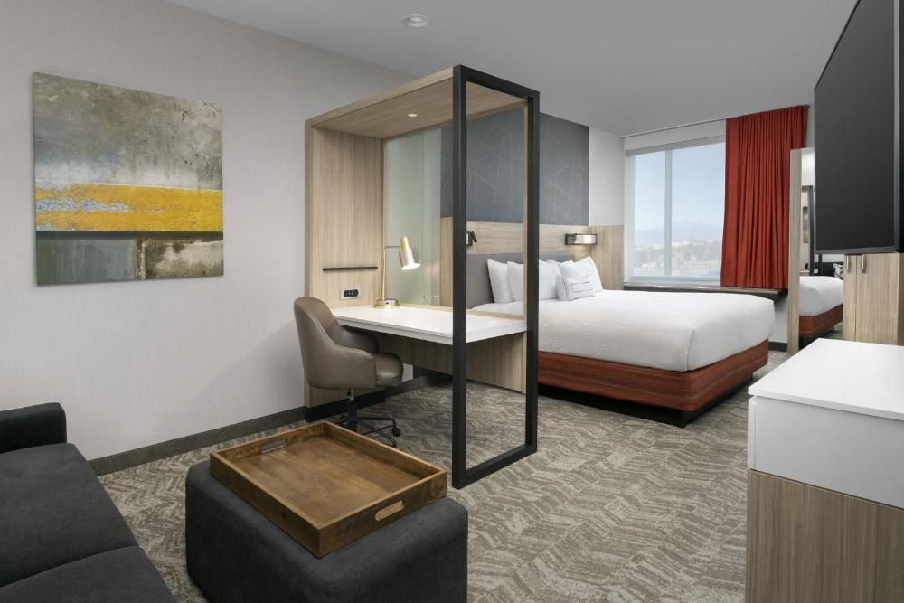 Suite, 1 King, Trundle bed interior